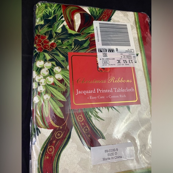 NIP Fabric Printed Tablecloth Benson Mills Christmas Ribbons 52 x 70" Oblong - Picture 7 of 7